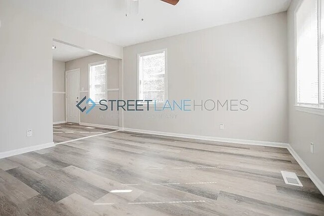 Building Photo - 4443 Sims St