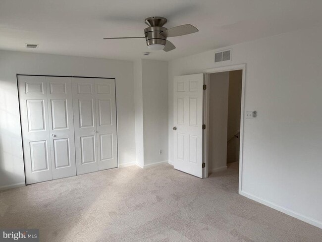 Building Photo - 3 Coachlight Dr