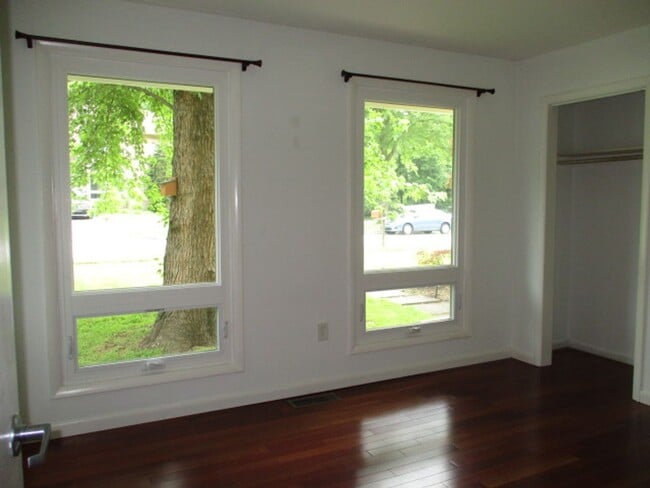 Building Photo - 5 BR Near Ft. Belvoir and Historic Mt. Vernon
