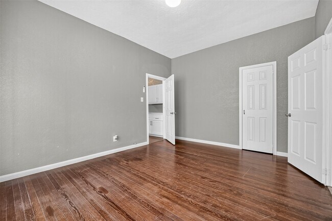 Building Photo - 3010 Garrow St