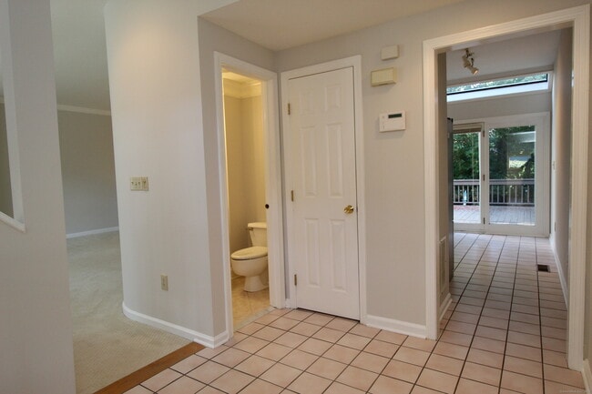 Building Photo - 42 Greystone