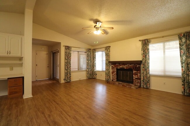 Building Photo - Preisker Gardens Three Bedroom