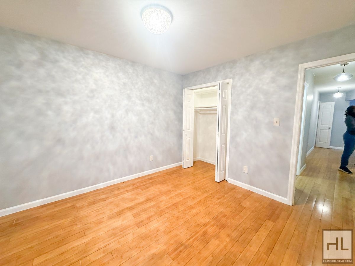 Building Photo - ST MARKS AVENUE