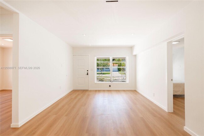 Building Photo - 3021 Coconut Grove Dr