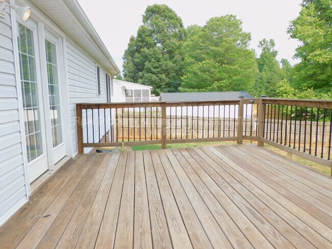 Building Photo - 2804 Mitchell Wood Dr