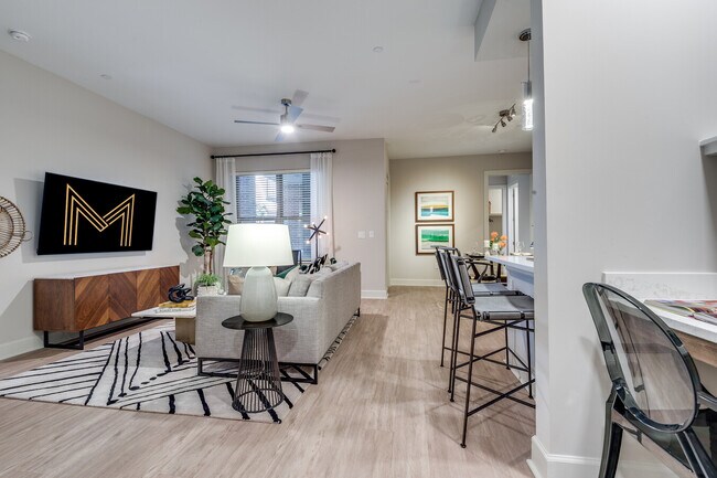 Building Photo - City Living, Extra Perks – Up to 1 Month F...