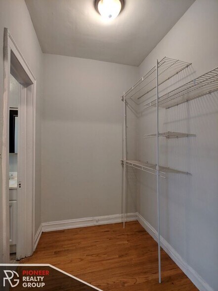 Building Photo - 2827 N Burling St