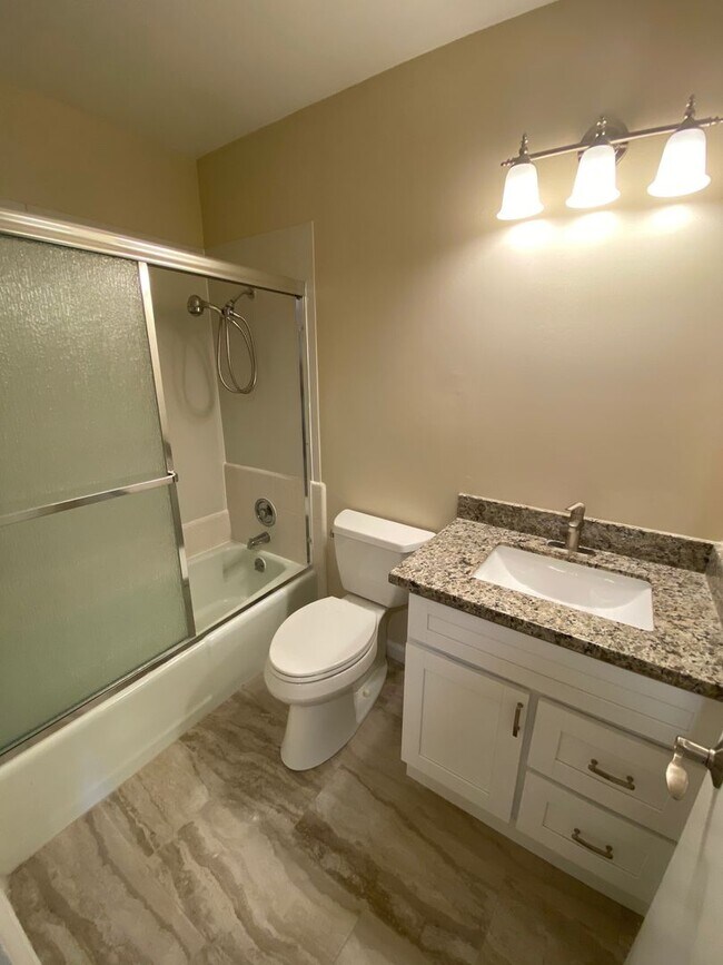 Building Photo - 2 Bed 2 Bath, LARGE Creek Side Apartment N...