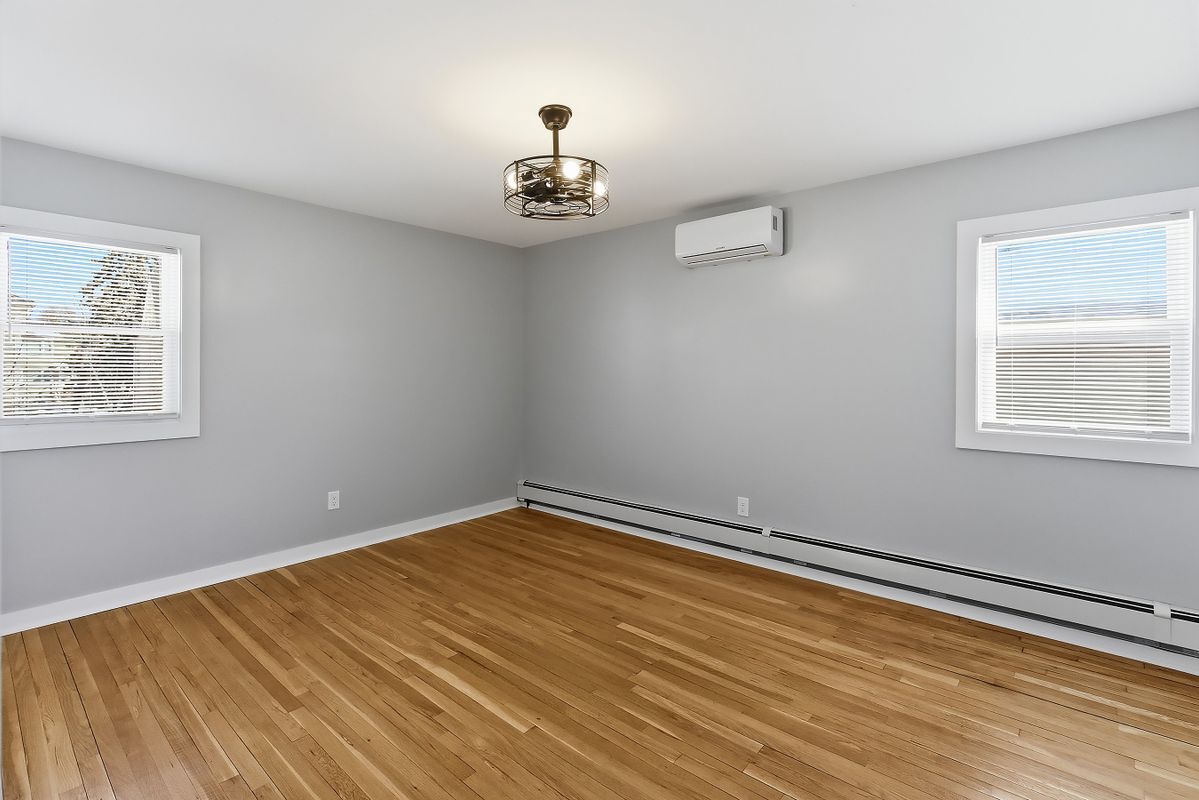 Building Photo - 19 Evelyn Ct