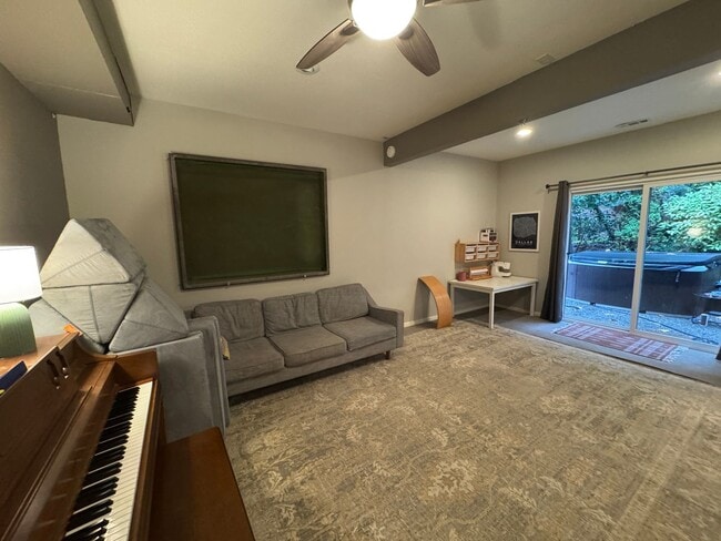 Building Photo - 3bd/3ba Edmonds Home