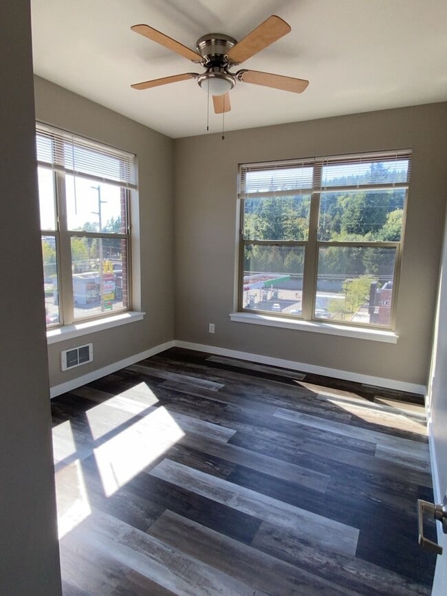 Building Photo - Great Location 1 Bedroom 1 Bath Near WWU!