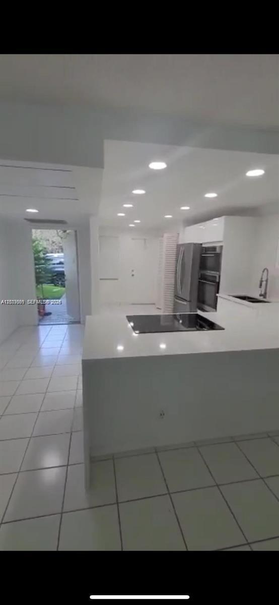 Building Photo - 3145 N Palm Aire Dr
