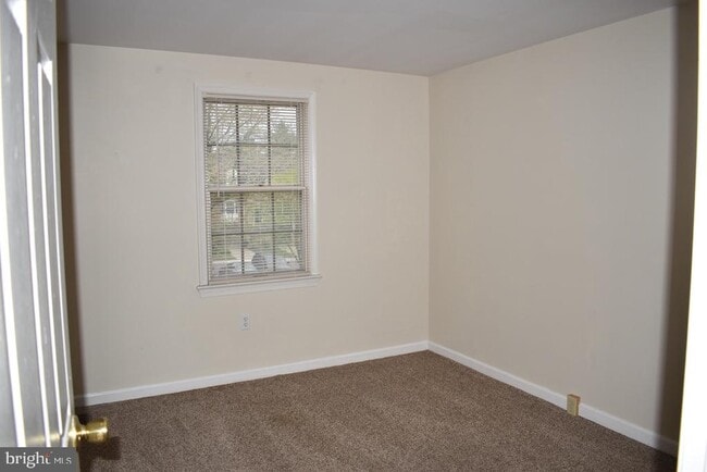 Building Photo - 8278 Waterside Ct