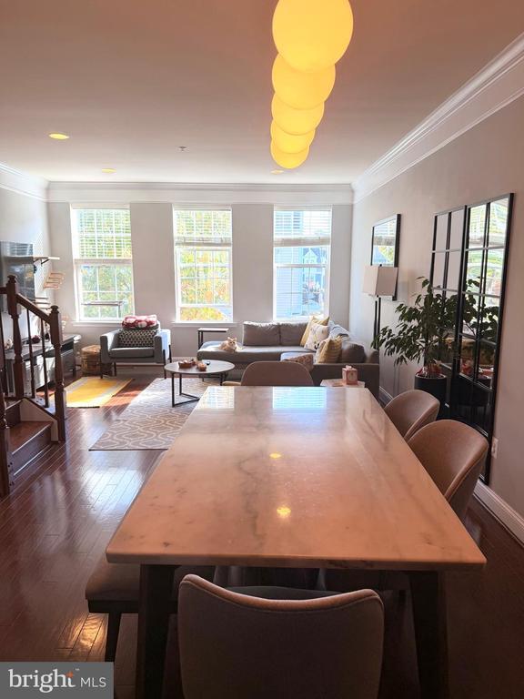 Building Photo - 81 Linden Pl