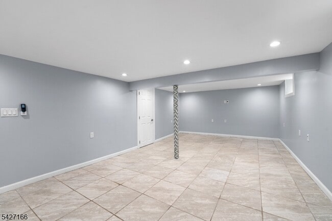 Building Photo - 12 Roosevelt Ave