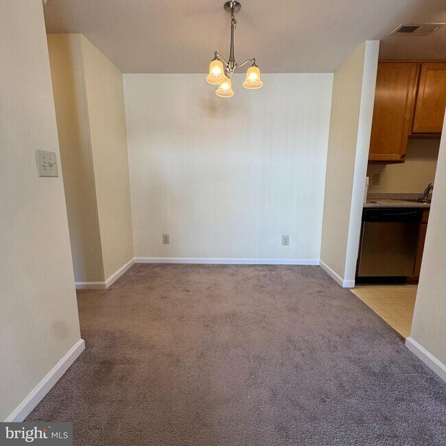 Building Photo - 41 Smokewood Ct