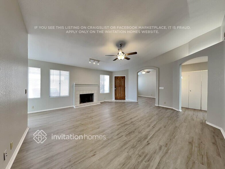 Building Photo - 11028 N 59th Dr