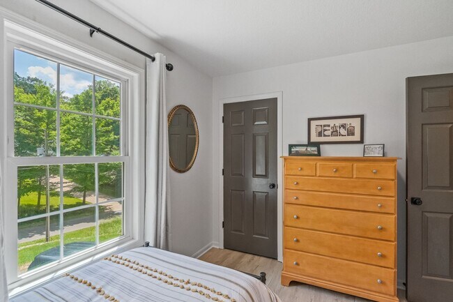 Building Photo - 444 Grand Ridge Dr