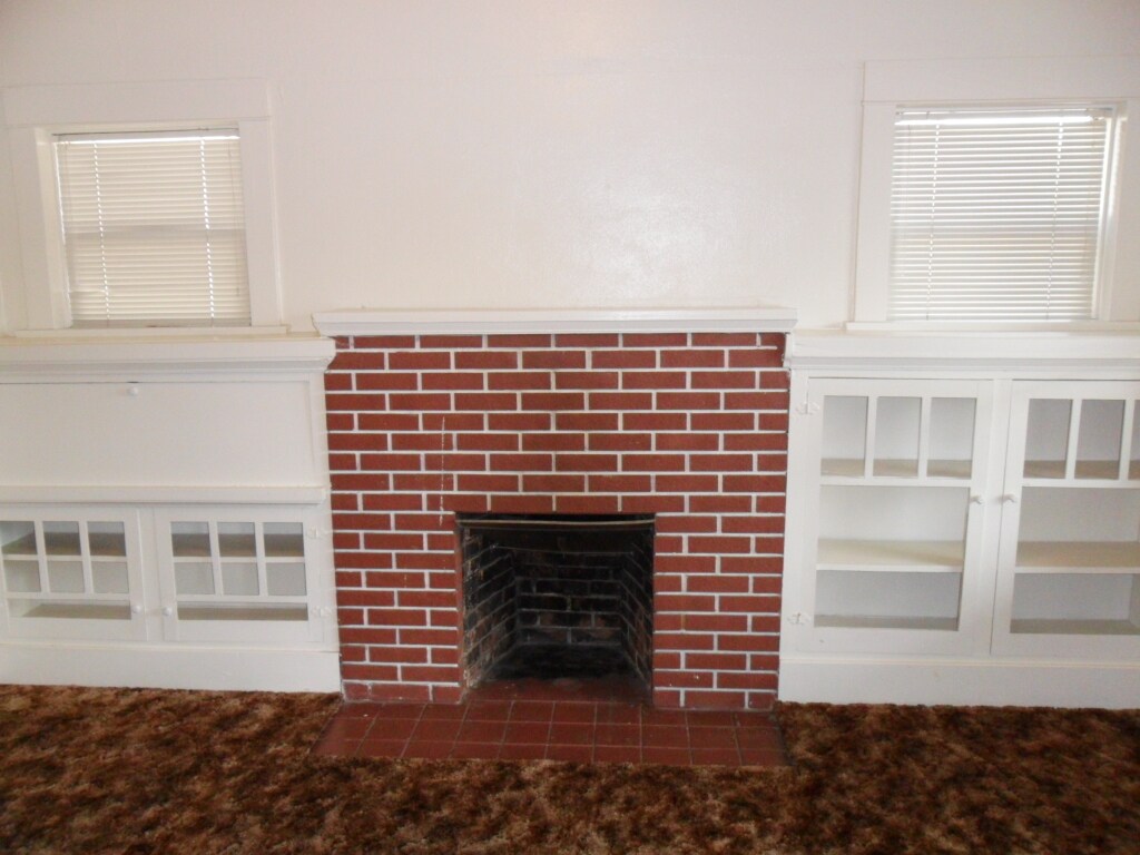Building Photo - 1133 E Elm St