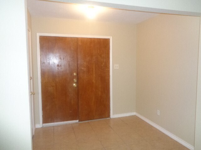 Building Photo - 14022 Greenway Dr