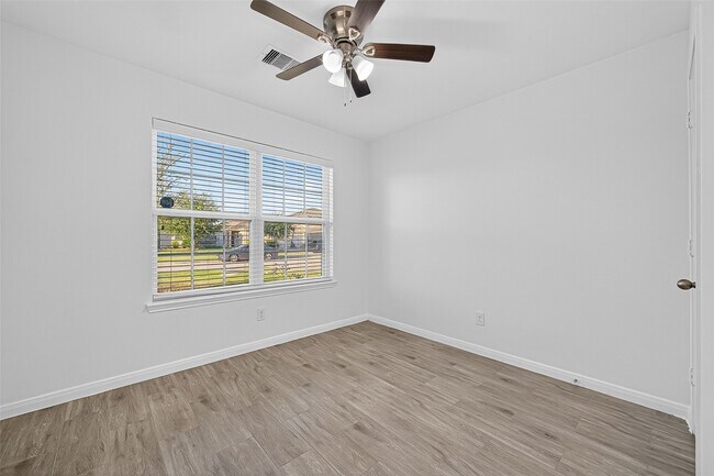 Building Photo - 6009 Cypress Ln