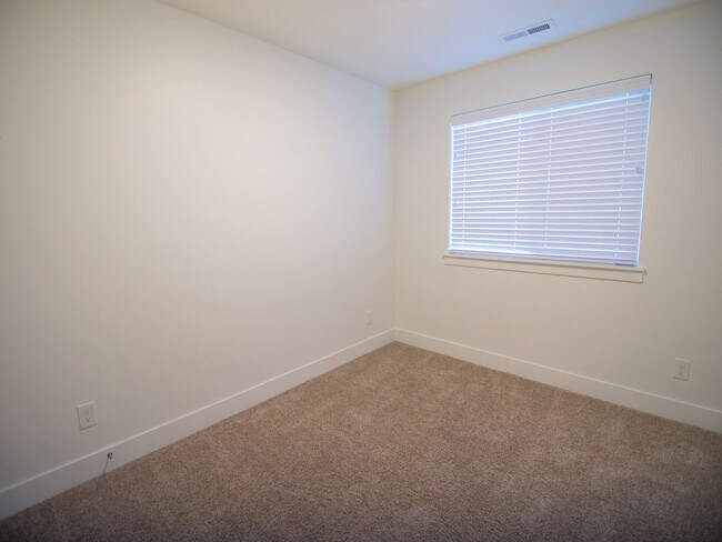 Building Photo - Beautiful 2-Story Premier Townhome w/Attached 2-Car Garage and Unfinished Basement in Herriman