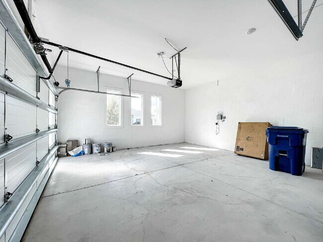 Building Photo - 8859 Ivy Stark Blvd