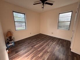 Building Photo - 2505 Moundview Dr
