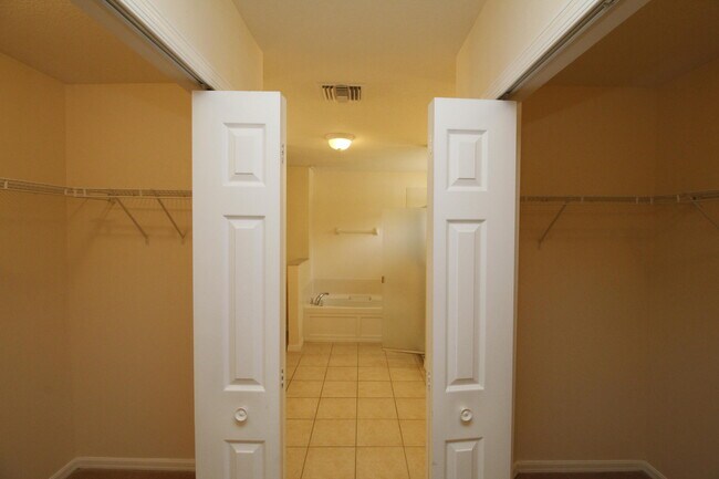 Building Photo - 885 Tavernier Cir NE
