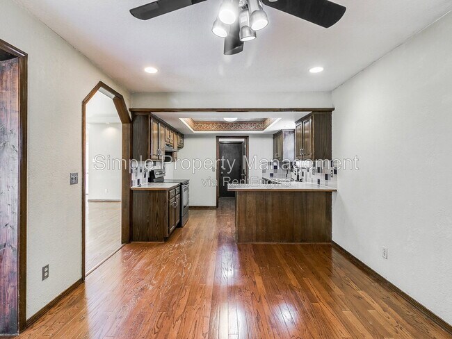 Building Photo - 3837 Sunward Cir