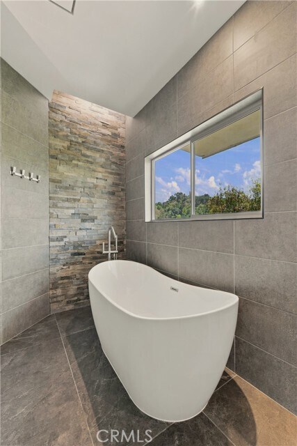 Building Photo - 3858 Alta Mesa Dr