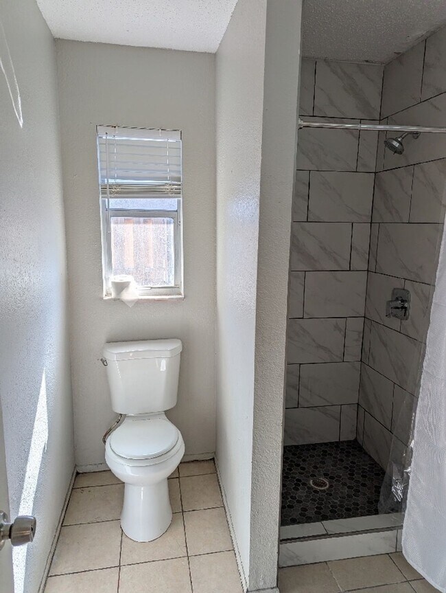 Building Photo - Move in Special half off first months rent - Lovely 3 bed 2 bath duplex