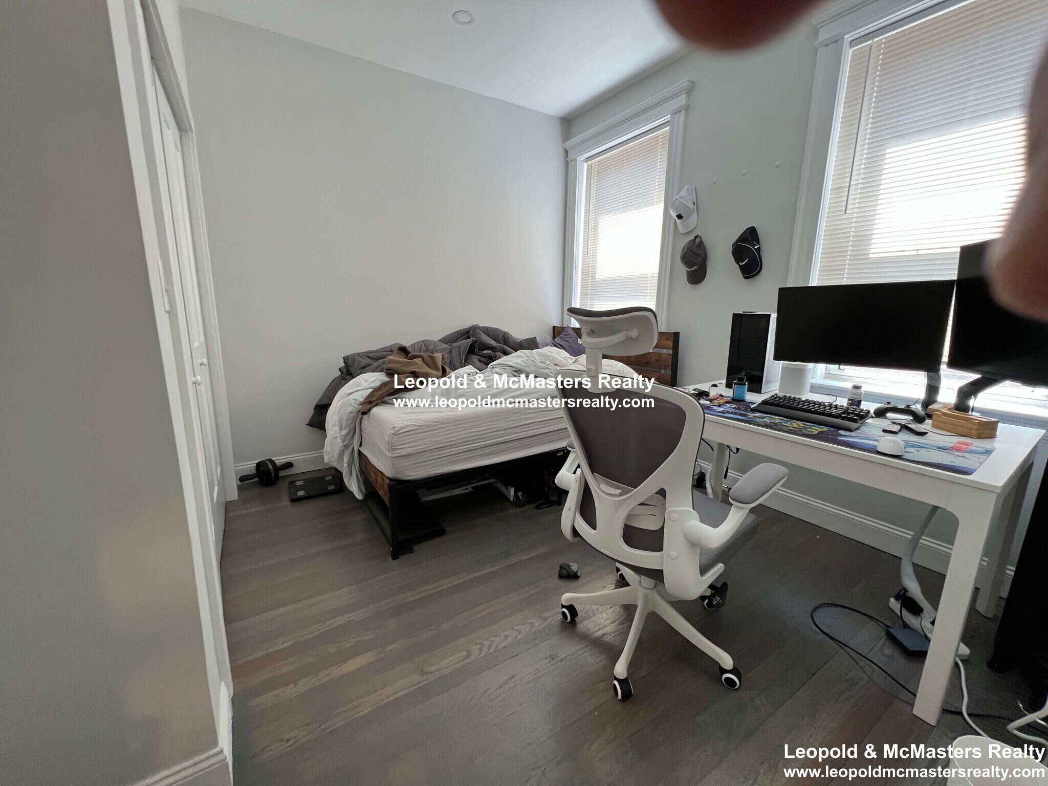 Building Photo - 112 Queensberry St