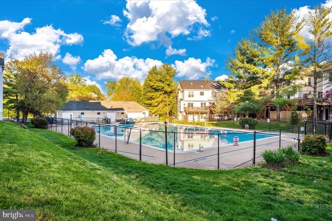 Building Photo - 10001 Vanderbilt Cir