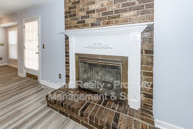 Building Photo - 176 Foxborough Rd