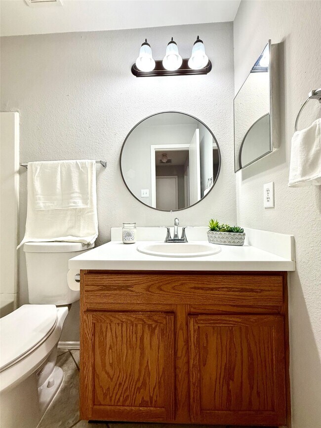 Building Photo - 24542 Lakecrest Village Dr