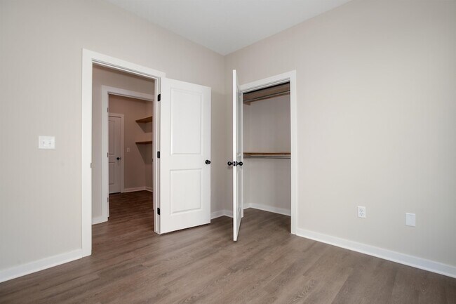 Building Photo - 2921 S Maize Ct