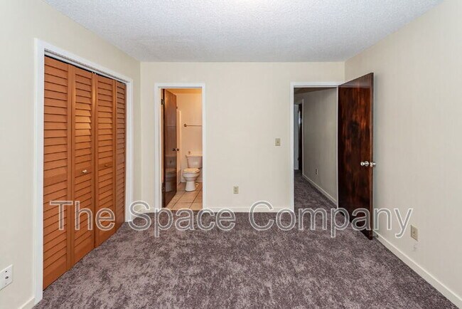 Building Photo - 2020 Coldspring Dr