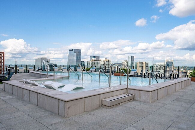 Building Photo - 1212 Demonbreun St