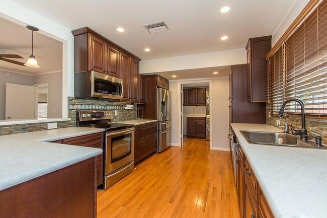 Building Photo - 235 30th St