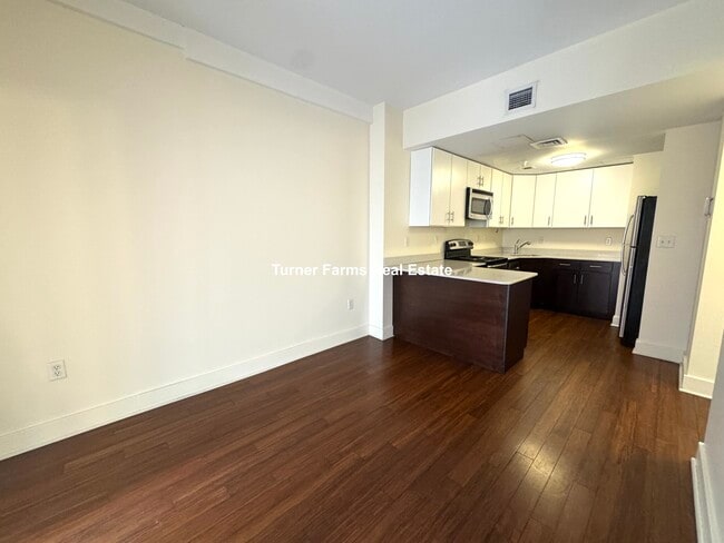 Building Photo - 10 Winter St