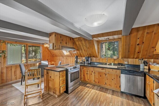 Building Photo - 223 Rainbow Canyon Blvd