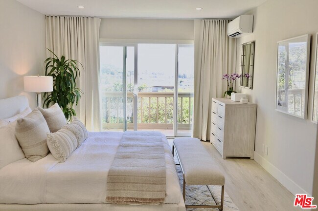 Building Photo - 23908 De Ville Way