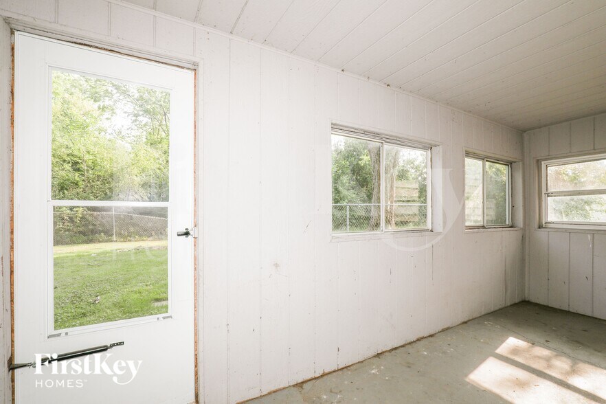 Building Photo - 12865 W Highland Ave