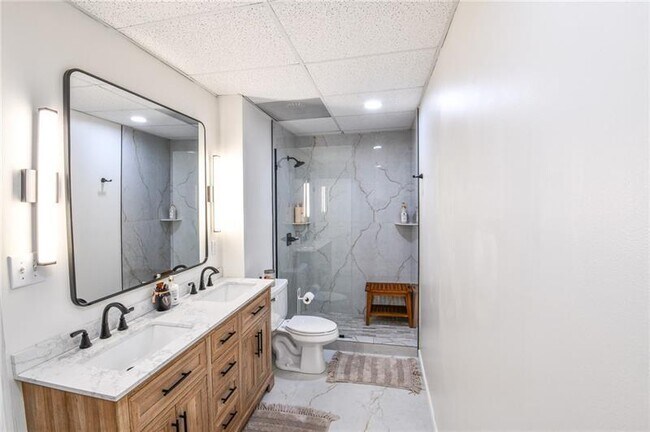 Building Photo - 1865 Oak Tree Hollow