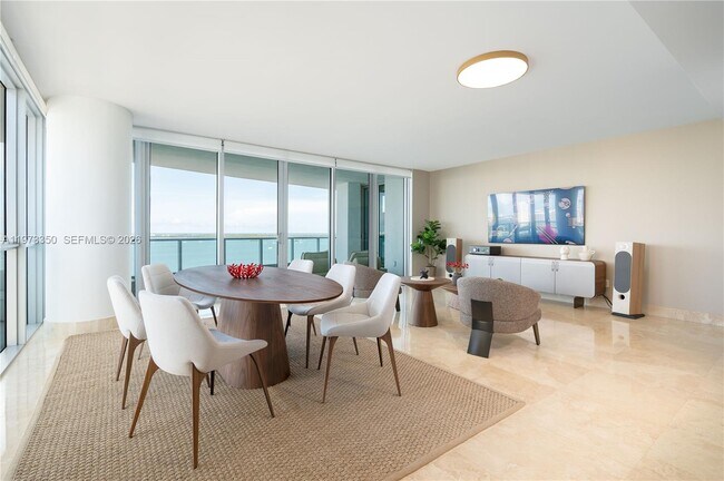 Building Photo - 1331 Brickell Bay Dr