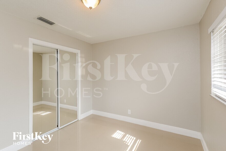 Building Photo - 3631 NW 108th Dr