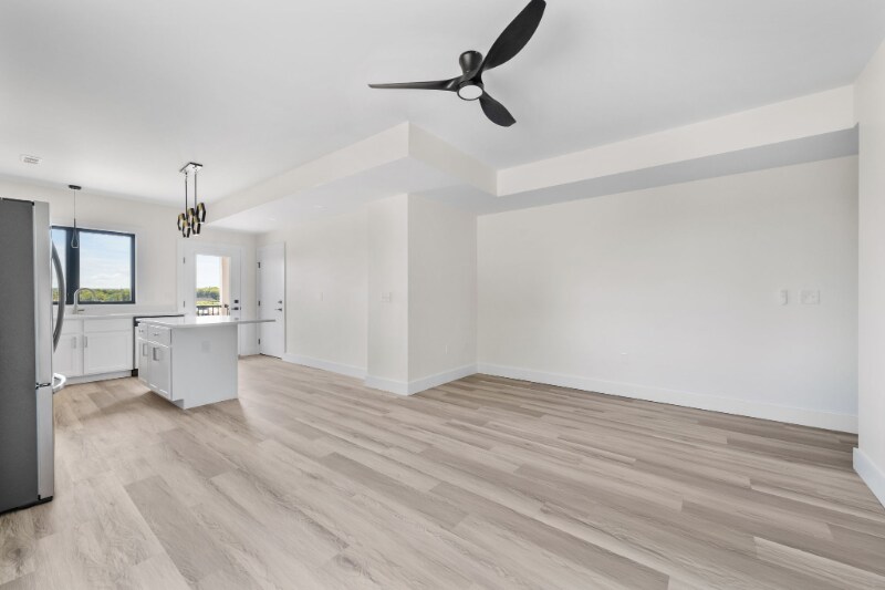Building Photo - 1295 Holmden Ave