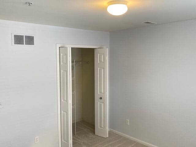 Building Photo - 119 W Oakbrook Dr