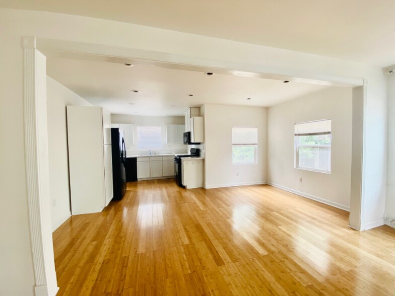 Building Photo - 767 Bennett Ave